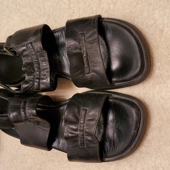 Walking Co. Women's Black Sandals w/ Original Box - Picture 3 of 16